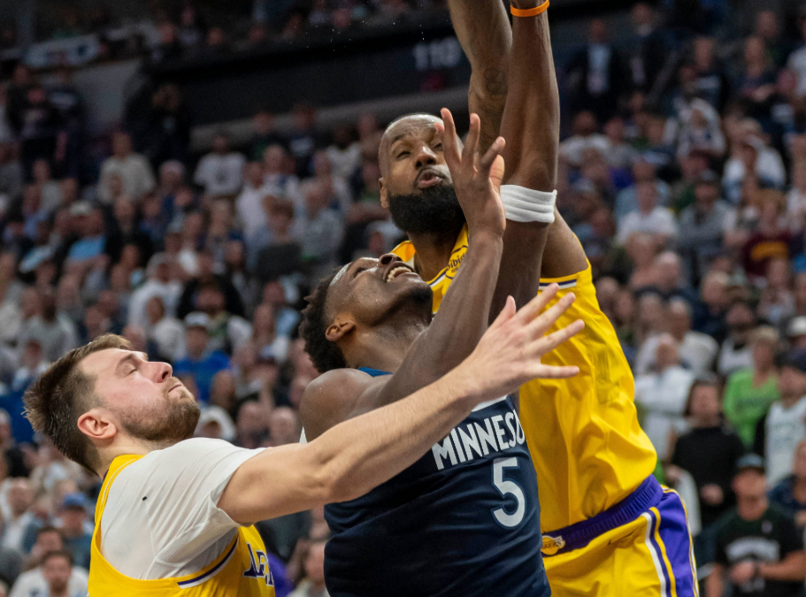 爱游戏体育投注平台官网字母哥在湖人比赛中表现优异，爆冷引发热议！的简单介绍