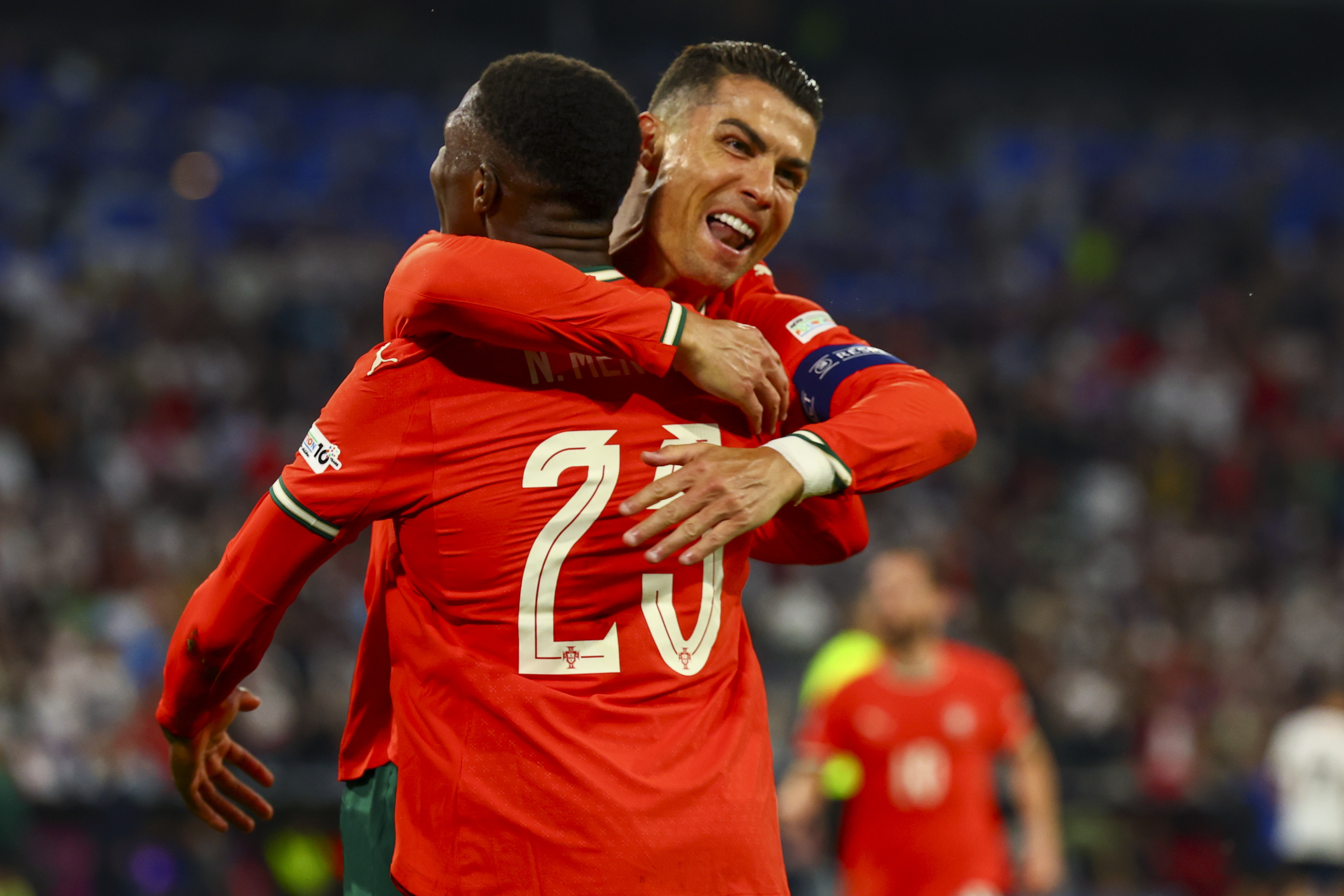 AYX SPORTS下载中心葡萄牙体育发布备战花絮；转会期复出首秀；欧联任务艰巨；控场能力受关注的简单介绍